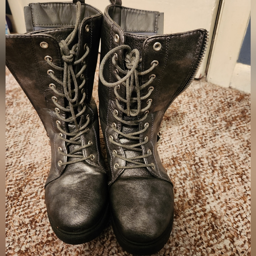 Seven7 silver combat boots with side zipper Size 7